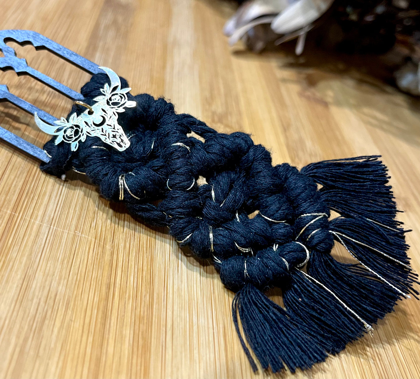 Macrame Key Fob - Bucranium - Black with Gold
